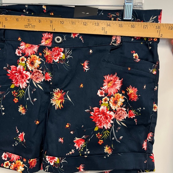 Torrid Blue Floral Sateen Shorts Sz. 12 NWT - Picture 5 of 6